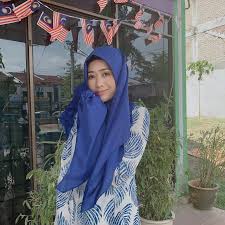 Fatin nur afifah shamsudin (lahir 13 julai 1994) merupakan seorang pelakon, model dan penyanyi wanita malaysia. Berisi Pun Cantik Berbaju Kurung Pergi Bazaar Fatin Afeefa Dipuji Tetap Cantik Khalifah Media