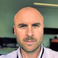 Chris Munro's Instagram, Twitter & Facebook