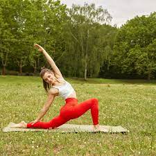 Das effektive yoga programm um fit und glücklich ins neue jahr zu starten. Mady Morrison Im Interview Die Besten Tipps Fur Yoga Einsteiger Fit For Fun