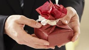 Maybe you would like to learn more about one of these? 6 Aturan Penting Sebelum Memberikan Kado