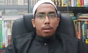 Ustadz maaher berpulang ke tuhan yang maha esa saat berada di rumah tahanan bareskrim polri, jakarta iya betul berita itu, beliau meninggal sekitar jam 7 malam tadi di rutan mabes polri. Ng4ctlecdra Um