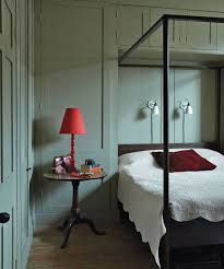 It works really well with most other colours but for extra rich, luxurious colours like hobby wood (right) help to create an intimate atmosphere in north facing rooms and allow other colours to pop. 5 Tips For Choosing Bedroom Colors From Farrow Ball S Color Experts Homes Gardens