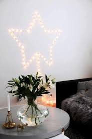 Beleuchtete Weihnachtssterne Furs Fenster Und 40 Weitere Ideen Selber Basteln Wohnideen Und Dekoration Weihnachtsstern Dekoration Idee