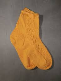 Schablonen bestehen zum beispiel aus holz, kunststoff, blech, stoff oder pappe, entweder an der kante so ausgeschnitten. 900 Socks Ideas In 2021 Hand Knitting Knitting Socks Socks