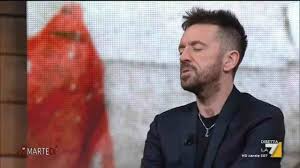 Come abbiamo già avuto modo di anticipare, il giornalista è. Andrea Scanzi Chi E Carriera E Vita Privata Del Giornalista