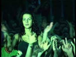 Vino și tu să cânți și să dansezi pe cele mai cunoscute hituri voltaj și să descoperi noile piese de pe ultimul lor album: Voltaj 20 Official Video Youtube