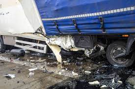 Nahe der ausfahrt wachtendonk/kempen ist auf der a40 ein lkw umgekippt und im graben gelandet. Todlicher Unfall Auf Der A40 Bei Wachtendonk