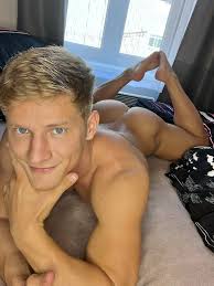 TW Pornstars - DANIEL KNIGHT. Twitter. Retweet if you would TOP me 😈 🍆.  7:21 PM - 30 Jun 2022