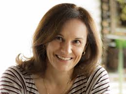 Escritora Luci Collin ministra oficinas gratuitas de poesia em Curitiba