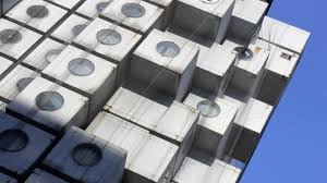 In japan gibt es für den immobilienkauf durch ausländer keine besonderen restriktionen, deswegen ist der immobilienmarkt für diese sehr attraktiv. Wohnen In Ikonen Der Kapselturm In Tokio So Stellte Man Sich 1972 Die Zukunft Vor Archiv