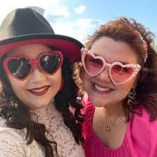 Nicole Rudd's Instagram, Twitter & Facebook