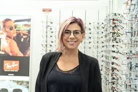 Eles já não estão juntos, embora. Monica Sintra Muda De Visual Na Nossa Otica Fabrica De Oculos Do Cacem