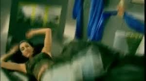 O şimdi asker şarkısıyla hayatımıza giren tuğba ekinci de zamana yenik düştü. Tugba Ekinci O Simdi Asker Hd On Make A Gif