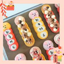 34 likes 4 comments bakaron bakaron48 on instagram 新年新气象 新年马卡龙开始开卖咯 这次会有2个配套可以选 1 新年马卡龙招财猫盒装 5入 rm sugar cookie macarons desserts