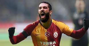 Galatasaray ile sözleşmesi sona eren arda turan ve tatilini türkiye'de sürdüren edin dzeko marmaris'te buluştu. Galatasaray Arda Turan Ile Anlasmaya Vardi Fotomac