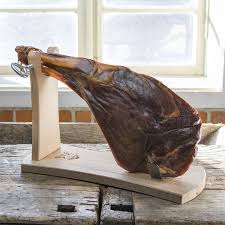 Wildschweinkeule Gerauchert Holzstander Aus Buchenholz Delikatesse Spezialitat Manufaktur Wild Boar Fleisch Rauchern Rauchern Delikatessen