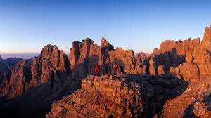 Il parco naturale dolomiti friulane è una riserva istituita nel 1996 e include nel suo vasto territorio le montagne composte da dolomia del friuli, i monti pallidi di questa regione del nord est d'italia, uno dei nove gruppi montuosi preservati come patrimonio unesco. Parco Naturale Delle Dolomiti Friulane
