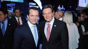 O presidente da república, jair bolsonaro, esteve em reunião, ontem (20), com o prefeito do rio de janeiro marcelo crivella, no palácio da cidade, sede da prefeitura, junto com seus secretários municipais. Tribuna Da Internet Bolsonaro Apela Para Os Valores Da Familia E Tenta Levar Crivella E Russomano Ate O 2Âº Turno No Rj E Em Sp
