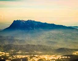 Gunung kinabalu sebagai latar dan jeram air terjun yang juga berasal dari puncak gunung kinabalu itu sendiri sebagai nadi kawasan ini. Mount Kinabalu Projects Photos Videos Logos Illustrations And Branding On Behance