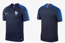 Deux modèles de maillot seront donc disponibles en août : Relatif Ours Polaire Poisson Precommande Maillot Equipe De France 2 Etoiles Nike Ignorance Enquete Formidable