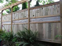 Sichtschutz Zaun Oder Gartenmauer 102 Ideen Fur Gartengestaltung Zaun Garten Gartengestaltung Vorgarten Design