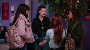 Overall, the new series is nothing like 'gilmore girls,' even if it does seem like it netflix's ginny & georgia has certainly caught people's attention on twitter, hasn't it? D16w Niqnecicm