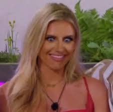 Mia Holmes's Instagram, Twitter & Facebook