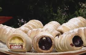Sunt umplute cu o cremă fină de vanilie, presărate cu zahăr, crocante la exterior și cu o umplutură catifelată pe interior. Rulouri Cu Crema De Vanilie National Tv Mai Ceva Ca N Viata