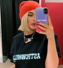 Kylie Jenner With Casetify Com Phone Cases In 2021 Kardashian Kylie Jenner Kylie Jenner Outfits Kylie Jenner Style