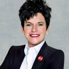 Maggie Hardy's Instagram, Twitter & Facebook