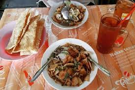 Purbalingga berada di cekungan yang diapit beberapa rangkaian pegunungan. Mi Kopyok Karya Kuliner Sederhana Khas Semarang