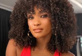 Erika januza / эрика жануза. Amor De Mae Erika Januza Ganha Destaque E Raspa Cabelo Para Papel Dramatico Tv Foco