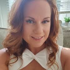 Anna Mandell's Instagram, Twitter & Facebook