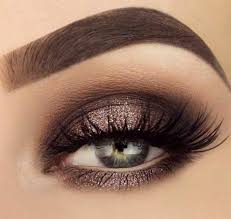 Das zeigen wir dir im neuen essencetv video. Effekvolles Make Up Fur Blaue Augen Tolle Schminktipps