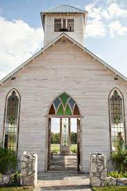 Have A Wedding Day Within A Strict Budget Open Air Chapel Gruene Estate Old Country Churches