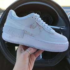 Wähle und bestelle noch heute stylische nike air force 1 '07 | nike af1 '07 ▷ ▷ ▷ ▷ 30 tage rückgaberecht kostenloser versand ab 80€ online einkaufen im sizeer.de. Pin Auf Nike Air Force 1 Everysize