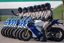 Gtr takes down speeding ferrari fast cars abu dhabi police department's $3.4 million lykan hypersport by w motors is the world's most exclusive, fastest and smartest police car equip. Abu Dhabi Police Adds Ducati Panigale V4 S To Its Fleet