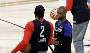 Chris paul was shaken up after this play and headed to the locker room. Kawhi Leonard Reportedly Contacted Chris Paul About Rejoining Clippers