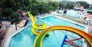 Silakan bermain sepuasnya diarea rembangan jember ini. Tiara Waterpark Jember Tujuan Tempat Wisata Keluarga