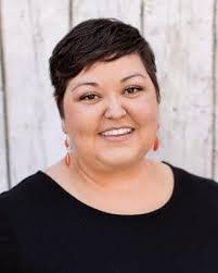 Jen Castillo's Instagram, Twitter & Facebook