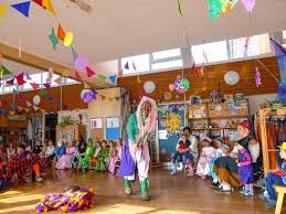 Maria montessori's research, kinder haus montessori creates an enriched environment where chilren are inspired to reach their highest potential. Hausen Im Wiesental Ein Fest Und Alte Brauche Hausen Im Wiesental Verlagshaus Jaumann