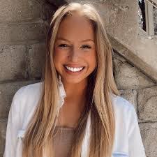 Brooke Robertson's Instagram, Twitter & Facebook