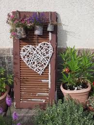 10 Alte Fensterladen Deko Garten Gestaltung Gartengestaltung Gartenstuhl Kinder Geniale Tricks Ideen Mein Garten Za In 2020 Alte Fensterladen Dekor Dekoration