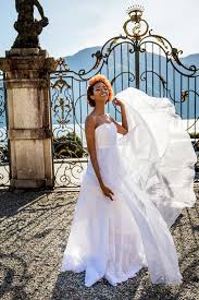 A Romantic Elopement On Lake Como By La Nuova Sartoria Talea Couture 007 In 2020 Wedding Dress Couture Elegant Couple Wedding Dresses