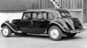 La citroën traction avant est une automobile produite par le constructeur français citroën de 1934 à 1957.son histoire est liée dans la mémoire collective à l'occupation, tour à tour voiture de la gestapo et icône de la résistance. Citroen Traction Avant Secret Classics