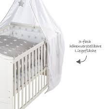 Problemloser umbau zum kinderbett garantiert die verwendbarkeit bis zu einem gewicht von 35kg. Roba Baby Komplett Bett Lukas Inkl Bettwasche Himmel Himmelstange Nestchen Matratze Weiss 70 X 140 Cm Little Stars Babyartikel De