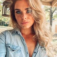 Amber Kitts's Instagram, Twitter & Facebook