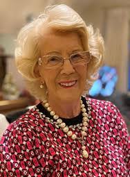 Paula Batt's Instagram, Twitter & Facebook