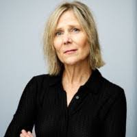 Leslie Shell's Instagram, Twitter & Facebook