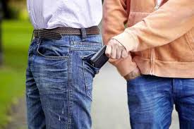 Risultati immagini per oggi scippi  a Milano